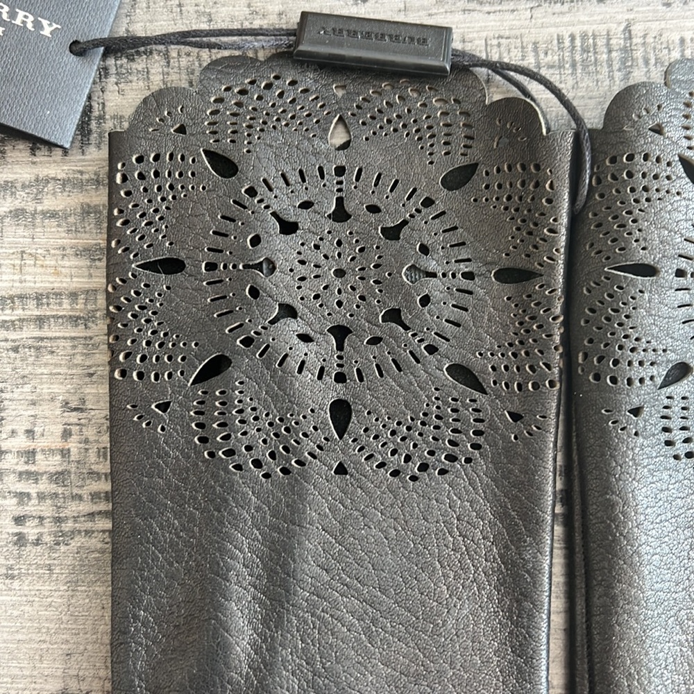 Burberry Leather Primrose gloves - Picture 5 of 17